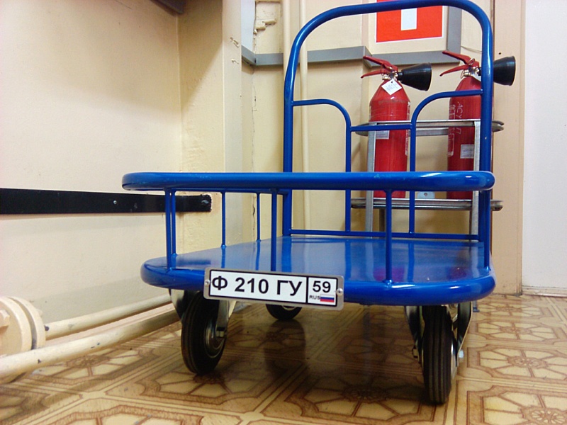 Транспортное средство припарковано в группе ФГУ цеха АСУТП на Пермской ГРЭС. (мобильное фото)