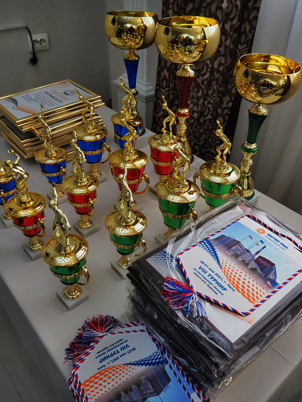 Награды ждут своих героев (в VIII турнире по настольному теннису памяти В.И. Худякова )