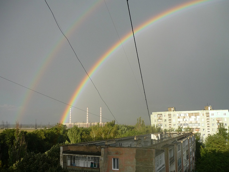 Двойная радуга после дождя (вид из моего окна)