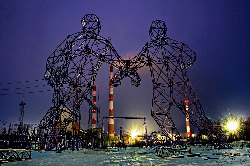 Необычные опоры линии электропередачи на Пермской ГРЭС, построенные в честь грядущего чемпионата мира по футболу 2018. Высота 25 метров.