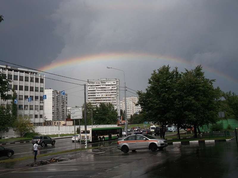 Радуга над Москвой (Обручева ул.) июль 2013 года
