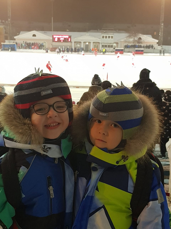 Юлия Токтуева<br />
"Нам 4 года, но мы уже хоккейные болельщики"<br />
Верхнетагильская ГРЭС
